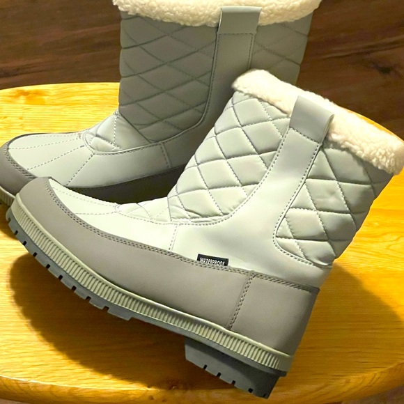 Magellan outdoors waterproof boots new never worn size 9 - Picture 1 of 7